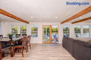 Wolf River Multi-Family Retreat - Sleeps 14 Pontoon Boat Paddle Boards Firepit - Image 1