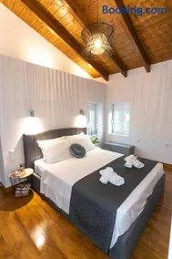 Akrolithia Guest House - Image 2