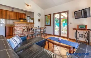 Stunning Home In Medulin With Wifi - Image 5