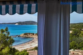 Elegant Seaview Home w AC e Free Private Park - Image 3