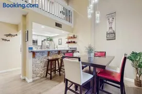 Updated Condo with Lake Views Heated Floors Soaking Tub Pool & Spa Access - Image 2