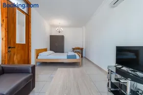 Andreas Beachfront Hostel - Image 5