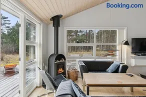 Lovely Cottage Near A Fantastic Beach - Image 5