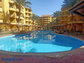 Luxury Studio, pool, Private beach & close to Airport - Image 3