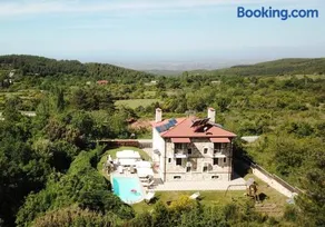 Evmorfes Villas - Image 3