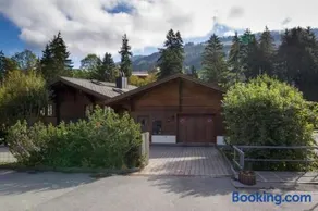Cozy Apt Overlooking the Gstaad Mountain Area - Image 1