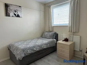 The Goodlife Guesthouse - Image 2