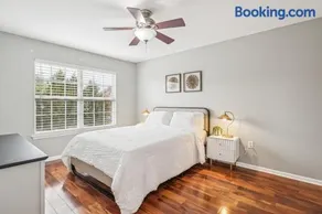 Spacious 3BR Near Rutgers plus Princeton plus NYC Access - Image 3