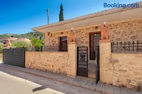 Villa Leonton with a private pool - Image 1
