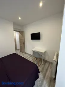 Cozy 1-Bedroom Apartment - Image 4