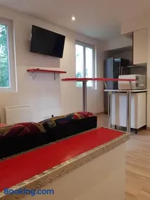 05 - Très joli 3 pièces neuf 2 chambres, 3 lits, logement tout équipé pour 1 à 4 personnes maximum, vue sur jardin avec parking privatif, grand fourgon possible, tout le linge de maison est fourni - Image 4