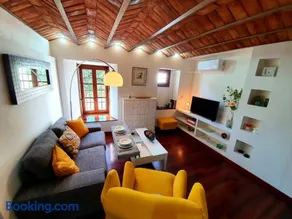 Almocabar Luxury Apartment - Image 1