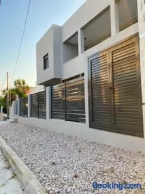 Meintis Apartments Rafina - Image 1