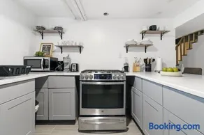 Spacious & Comfortable Stay Near EWR APT NYC Mall - Image 5