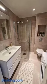Comfortable apartment with free parking - Image 3