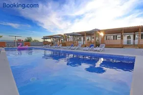 Poolside Mobile Home - Image 1