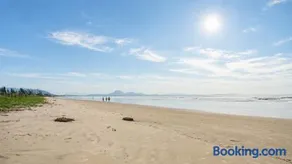 Casa em Cabo Frio com acesso direto à praia - Image 1