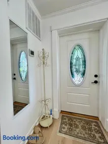 The Inn-1 m walk Entire Colonial 3BR House with tub & Fast WiFi - Image 5