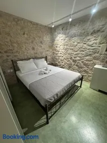 Stoneview Apartments - Image 2