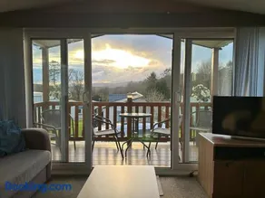 Skyview Cabin - Cosy, pet friendly with fireplace - Image 1