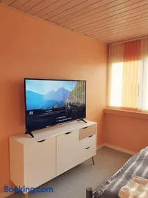 Comfortable 3- bedroom villa with free parking - Image 5