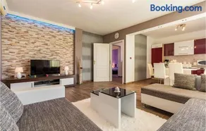 4 Bedroom Beautiful Home In Pula - Image 3
