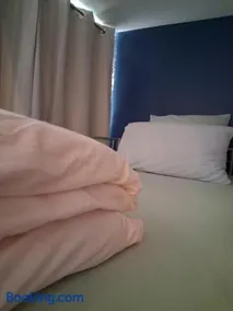 Male shared room daily stay from 8pm-10am - Image 3