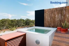 Amira Residence Private Pool Facing the Park - Image 1