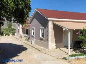 Petros Rooms & Apartments - Image 1