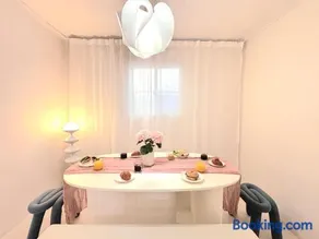 Seoul's 6-bed Boutique Suite House - Image 2