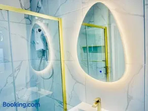 Brand-New Modern 2 Bed Room Apart ment With FREE Parking - Image 2
