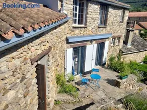 Chambre et terrasse dans une ancienne bergerie - Image 1