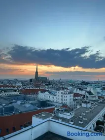 Center Apartment with 360° Rooftop - Image 1