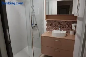 Chambre, entrée indépendante, SDB privée - Image 4