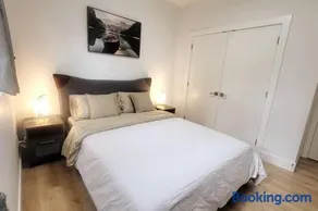 Gorgeous 2 Bedrooms Suite Private entrance with patio-Free Parking - Image 2