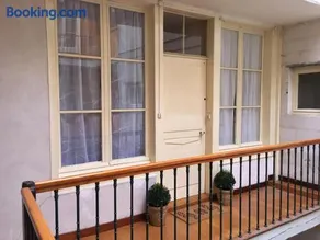 Grands Gîtes de charme avec jardin, lieu calme et paisible en plein coeur d'Arbois, linge inclu, lits faits à l'arrivée et ménage en fin de séjour - Image 1
