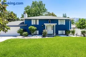 Beautiful Home with Mountain Views - Image 1