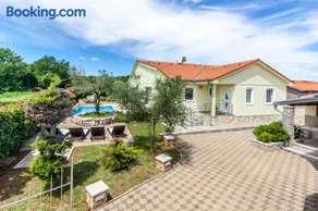 Wohnung mit privatem Pool, Garten und Grill - Image 3