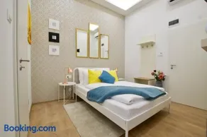 St King 11 Rooms by Staymood Holidays - Image 1