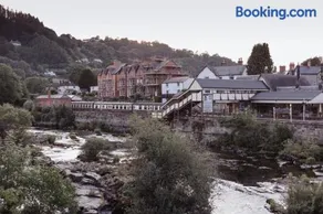 Charming Eco Hideaway on the Dee River with Private Relaxing Hot Tub - Image 2