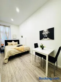 Private Rooms in Affordable 5-Bedroom Apartment - Image 1