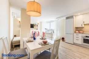 Malaga Centre Apartment with Parking - Image 2