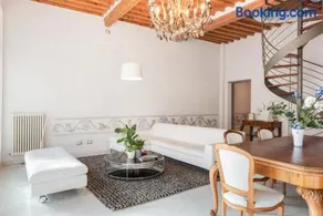 GuestHost - Exclusive Corso Italia Penthouse - Image 2