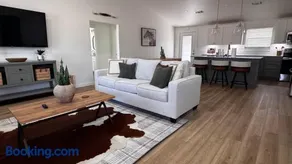 Lucky Cowboy Lodge Near WinStar - Cozy 3BR Home - Image 2