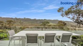 The Olive House Backs Blue Mountains National Park - Image 1