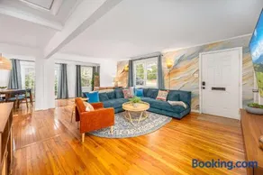 The Blue Haven Bungalow - Image 2