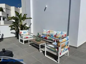 Sunny penthouse beach apartment with panoramic views - Image 2