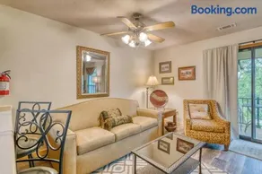 Pointe Royale Condo Retreat in Branson - Image 2