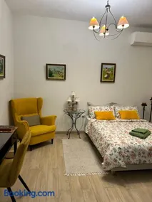 Cozy house with backyard at Iraklio Attikis - Image 2