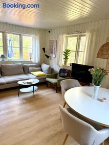 Charming Cottage Near Beach - Image 3